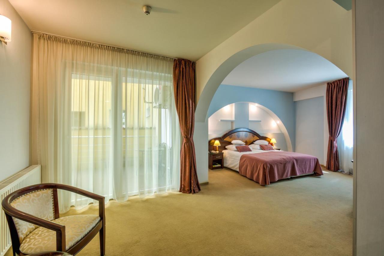 Hotel Ambient Braşov Extérieur photo
